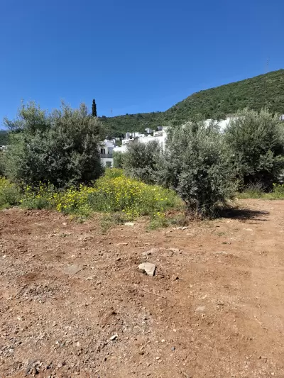 4 VİLLALIK TORBA’DA 3 DÖNÜM DENİZE YAKIN KONUT İMARLI YATIRIMLIK ARSA