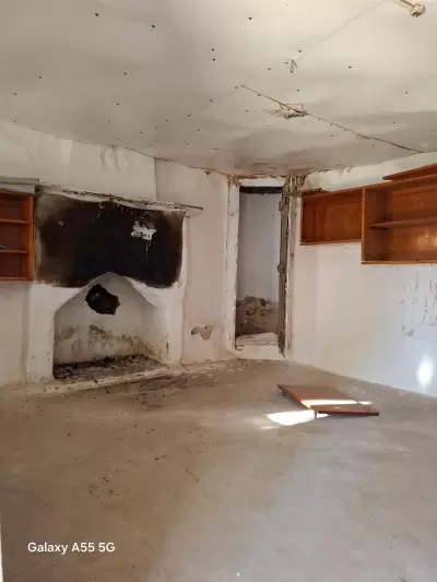 Dereköy’de Tescilli Taş Ev | 200 m² Arsa Paylı | Renovasyon İzinli Fırsat!