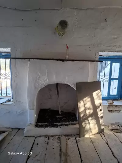 Dereköy’de Tescilli Taş Ev | 200 m² Arsa Paylı | Renovasyon İzinli Fırsat!