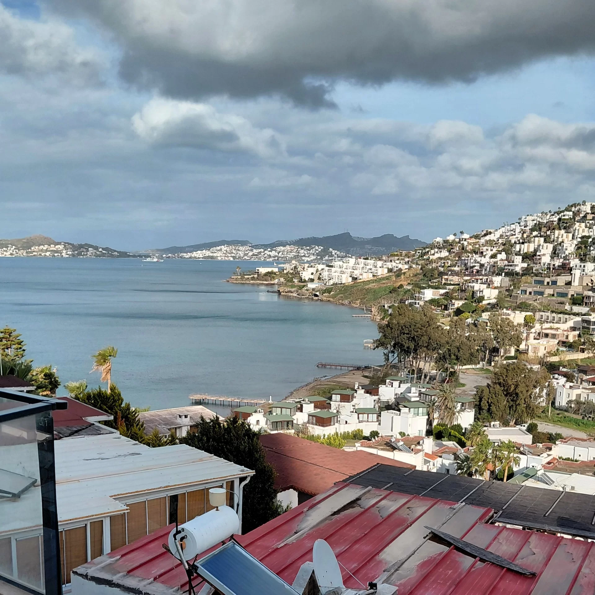 Yalıkavak Geriş’te Havuzlu Site İçinde Teraslı 2.5+1 Tripleks Villa