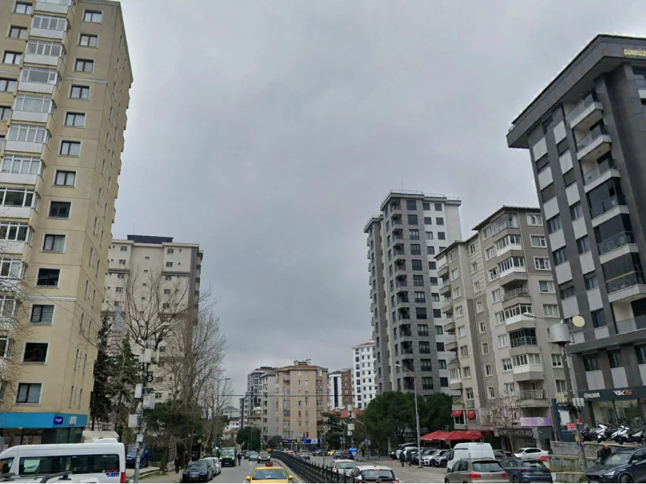 BOSTANCI GÖSTERİ MERKEZİ YANINDA 15 KAT İMARLI HİSSELİ ARSA