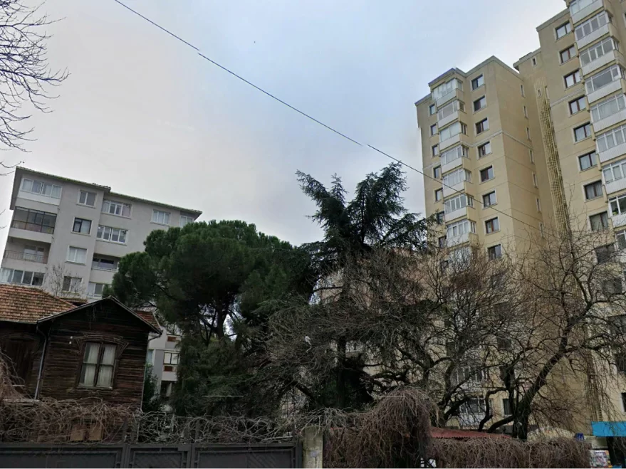 BOSTANCI GÖSTERİ MERKEZİ YANINDA 15 KAT İMARLI HİSSELİ ARSA