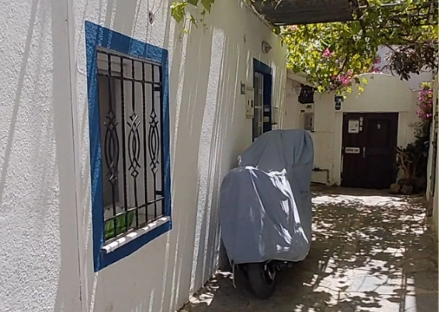 Eskiçeşme’de Müstakil Kullanımlı 65 m² Daire + 25 m² Dükkan