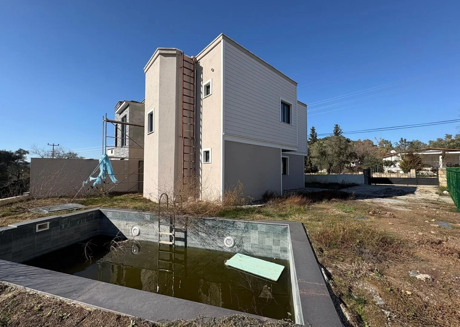 Milas Yeniköy’de 500 m² Bahçe İçerisinde Müstakil Havuzlu Villa
