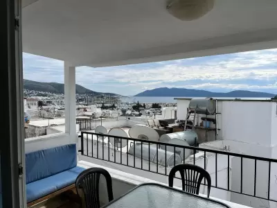 Bodrum Yeniköy Marina’ya 7 Dakika Yürüme Mesafesinde Deniz Manzaralı 2+1 Daire