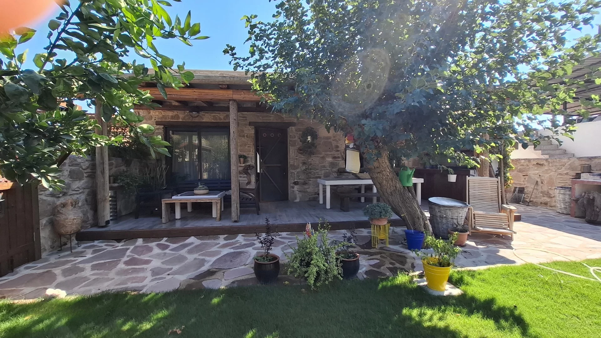 BODRUM’A 40 DK MESAFEDE KUZYAKA’DA OTANTİK TAŞ EV VE BAHÇESİ