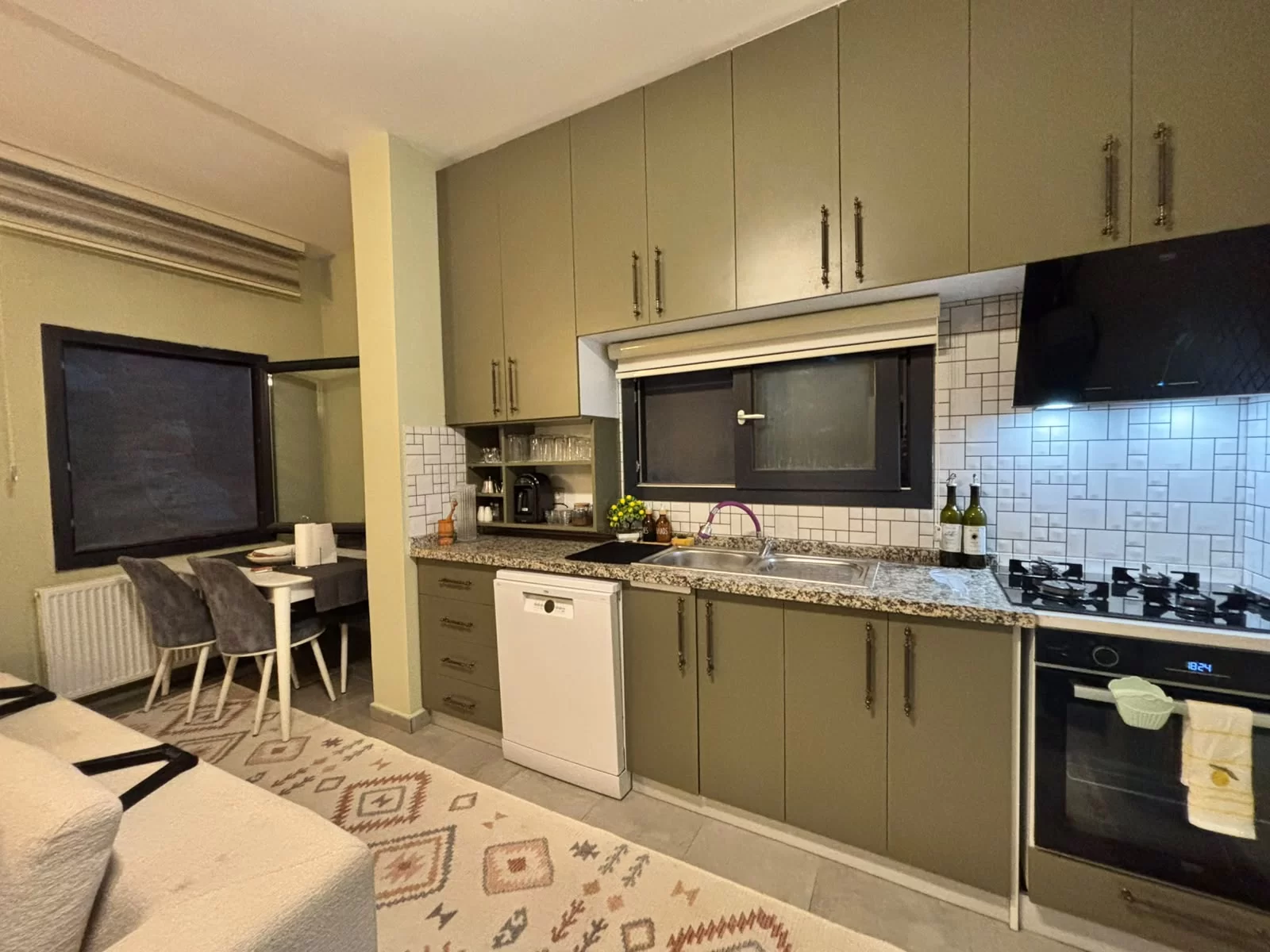 Bodrum Yakaköy’de Dibeklihan Karşısı Eşyalı 2+1 Kiralık Bahçe Katı